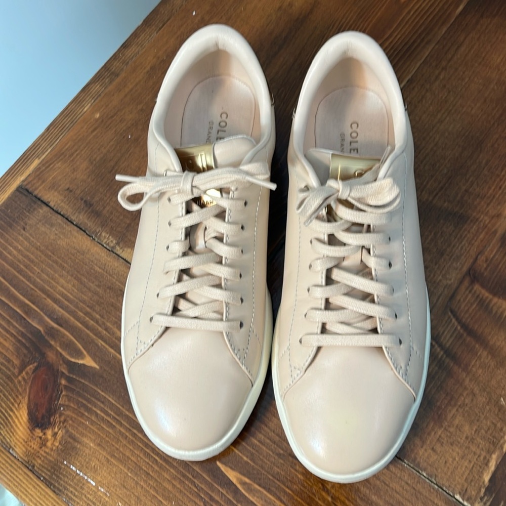 Cole Hann Grand Series cream sneakers size 8.